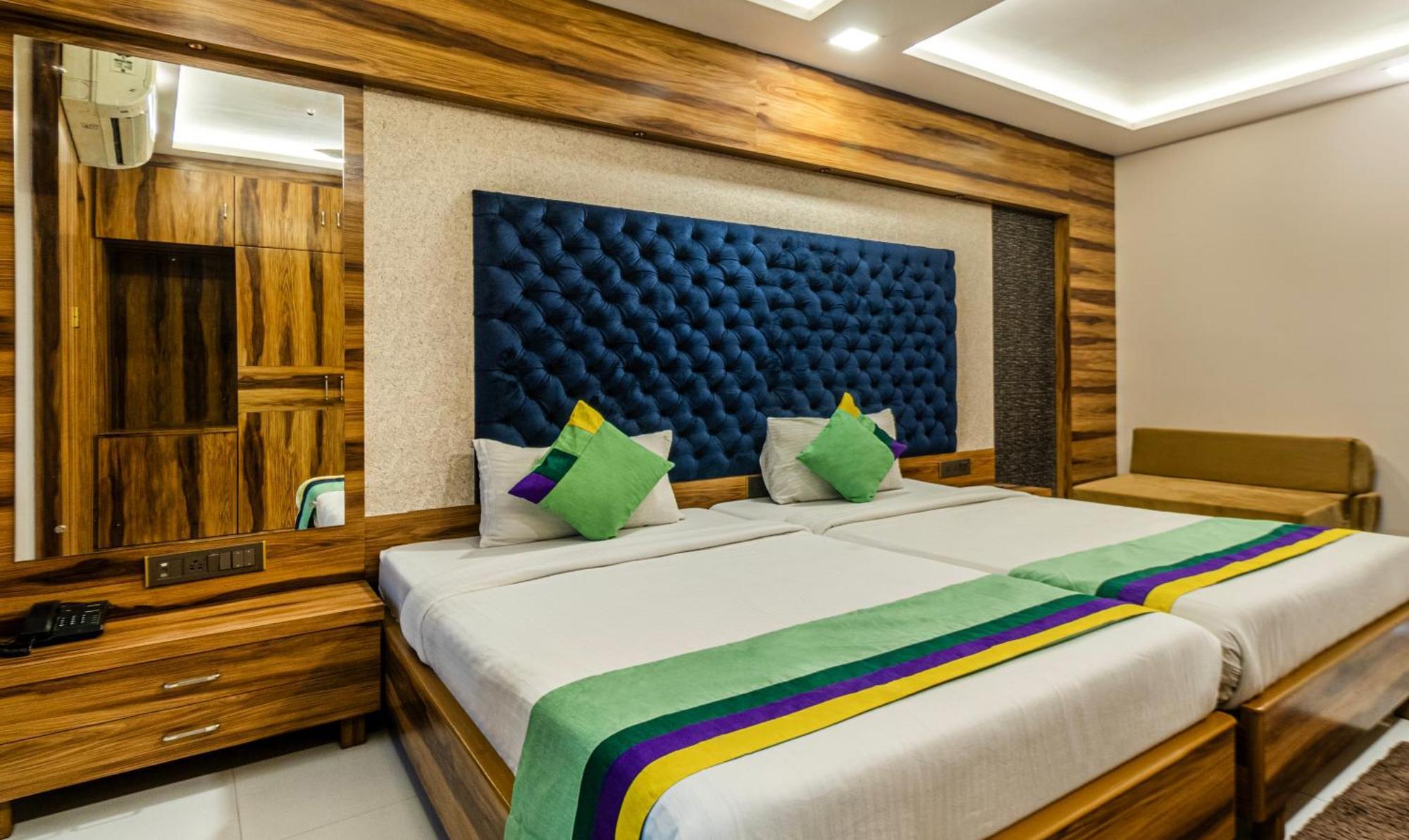 Hotel Orion Crystal โกลกาตา ภายนอก รูปภาพ