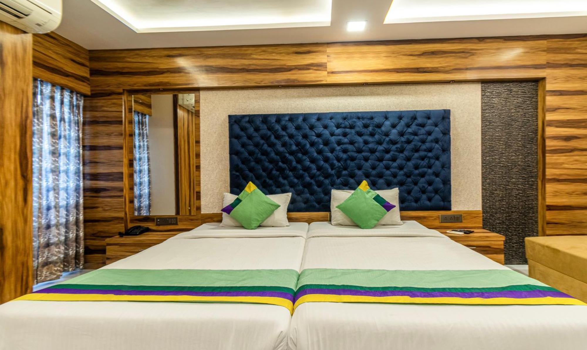 Hotel Orion Crystal โกลกาตา ภายนอก รูปภาพ