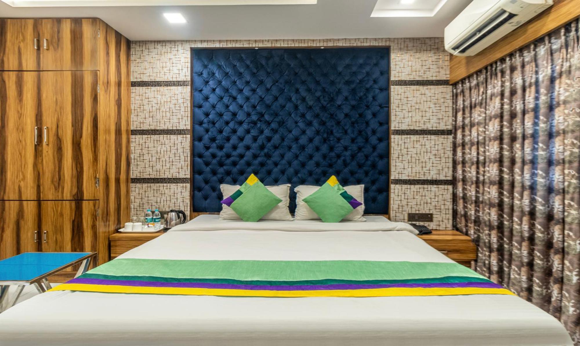 Hotel Orion Crystal โกลกาตา ภายนอก รูปภาพ